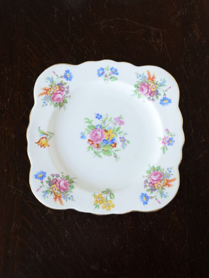 英国アンティークのおしゃれな食器