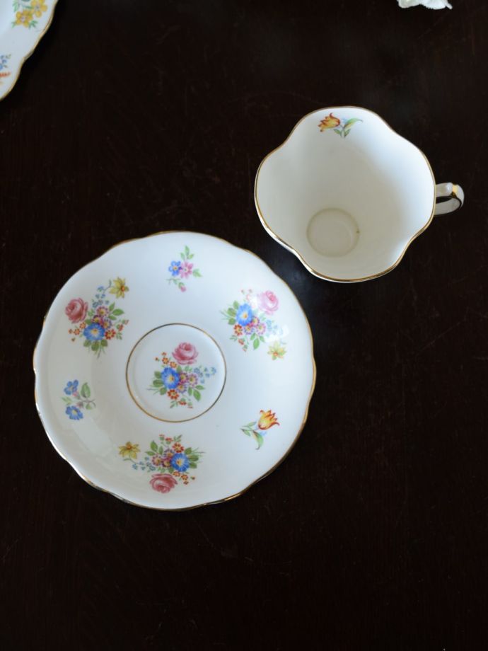 英国アンティークのおしゃれな食器