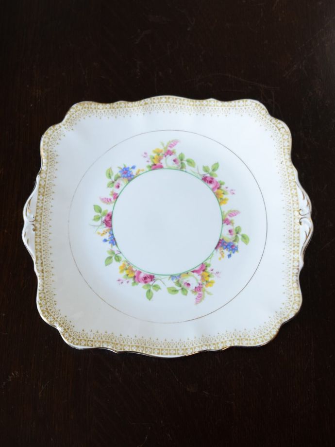 英国アンティークのおしゃれな食器