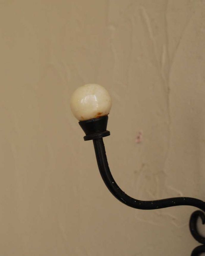 ウォールシェルフ・ウォールハンガー　アンティーク家具　アンティーク輸入雑貨、アイアンのコートフック（2連フック）。小さなコートフック小さめのなので、色んな場所で活躍してくれそうです。(m-621-f)