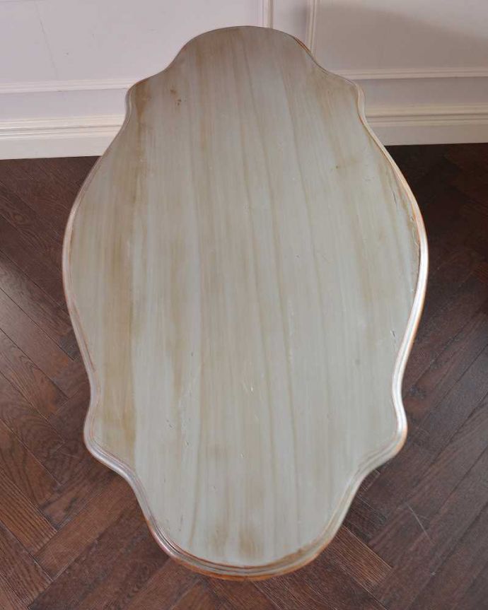 アンティークのテーブル　アンティーク家具　大人可愛いアンティーク家具、フランスから届いたペイントテーブル。天板はキレイに修復しました。(m-623-f)