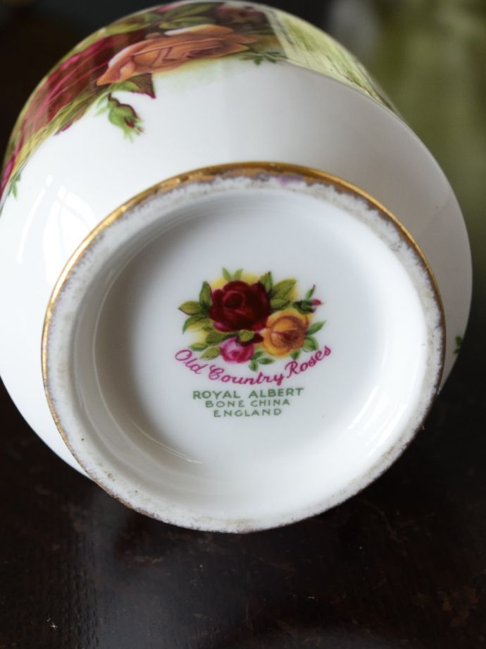 ロイヤルアルバートのバックスタンプ