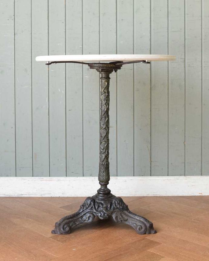 アンティークのテーブル　アンティーク家具　1910年代のアンティーク アイアンのカフェテーブル＆BROOKLYN SLATE Co.。横から見るとよく分かりますもちろん、横から見てもキレイに仕上がっているので、いろんな場所に置いて使って下さい。(m-625-f)