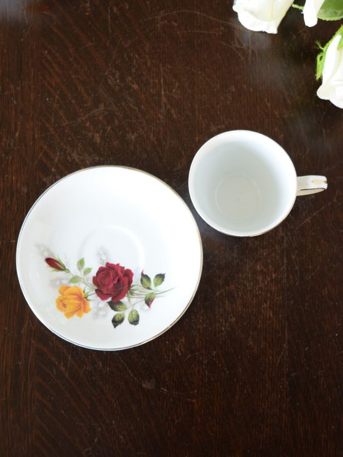 英国アンティークのおしゃれな食器