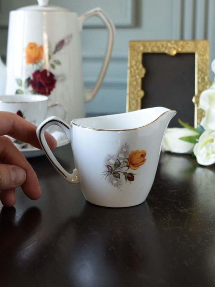 陶磁器のミルクピッチャー