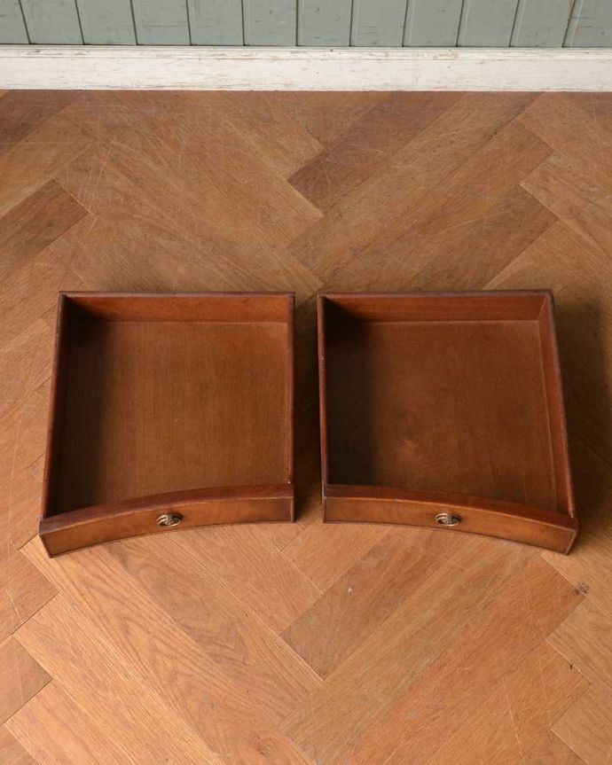 アンティークのデスク・書斎机　アンティーク家具　イギリス輸入のアンティーク家具、グリーンのレザートップが素敵なホールテーブル（デスク）。引き出しの中もキレイに修復しました！もちろん引き出しの中も職人がキレイにお直しました。(m-627-f)