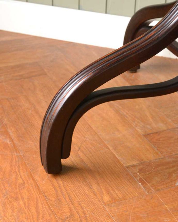 アンティークのテーブル　アンティーク家具　THONET トーネットのアンティークカフェテーブル。持ち上げなくても大丈夫！Handleのアンティークは、脚の裏にフェルトキーパーをお付けしています。(m-632-f)