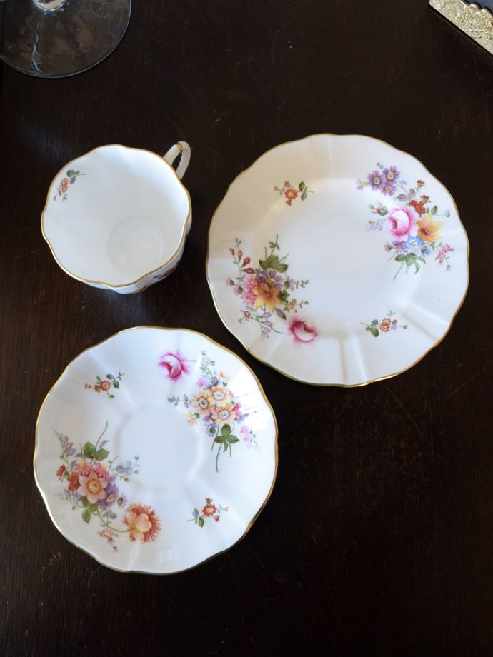 英国アンティークのおしゃれな食器