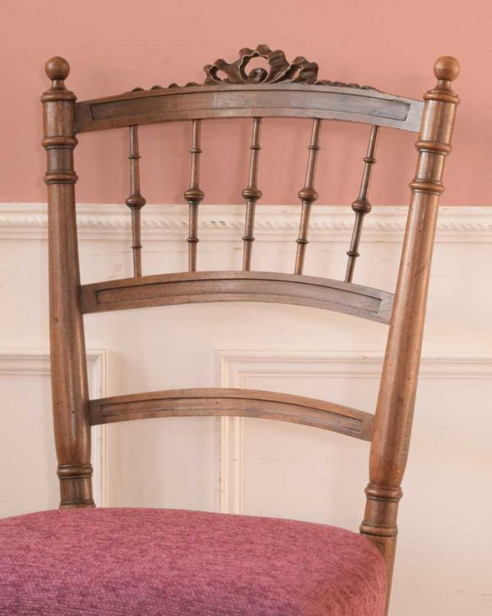 フランスの椅子らしい装飾