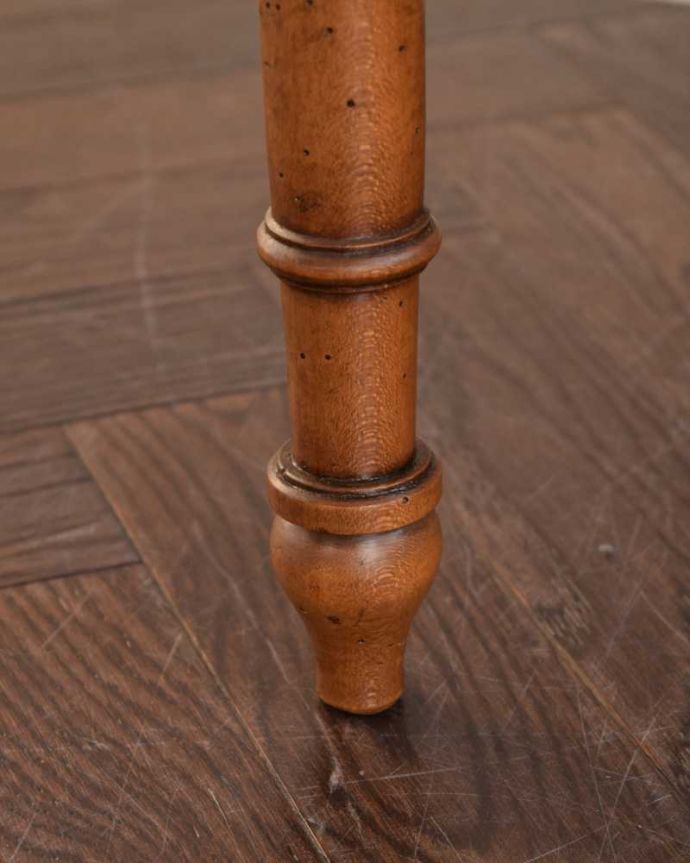 アンティークチェアの脚