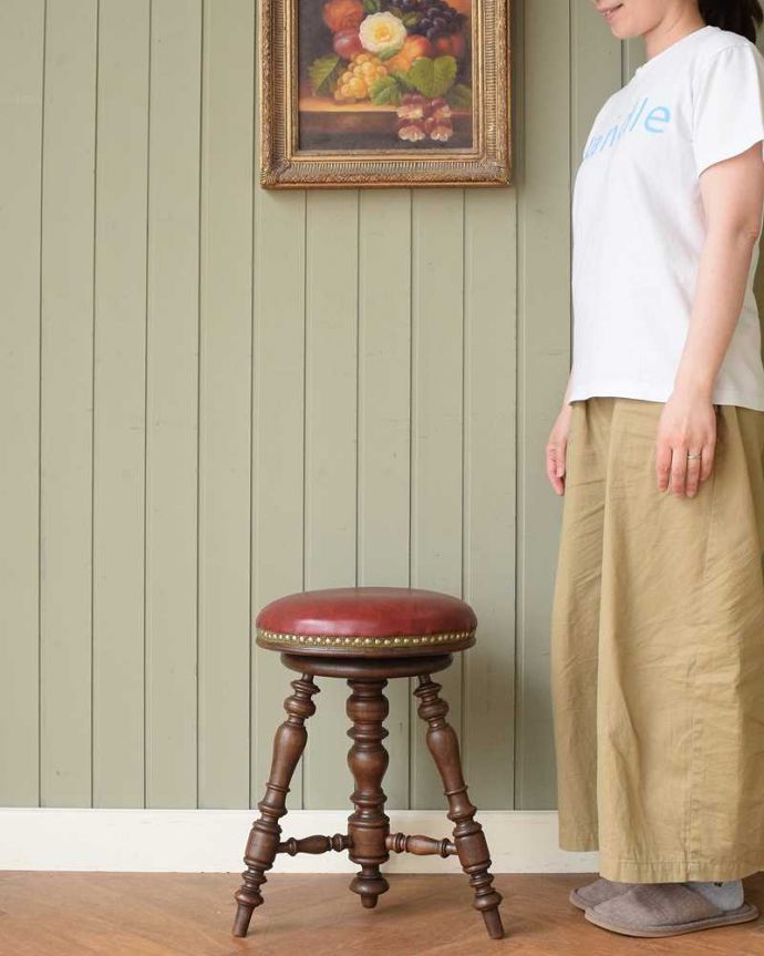 スツール・オットマン　アンティーク チェア　高さが変えられるフランス輸入のアンティークピアノスツール。座ったり、飾ったり･･･お家のなかの様々シーンで活躍してくれるアンティークのスツール。(m-635-c)