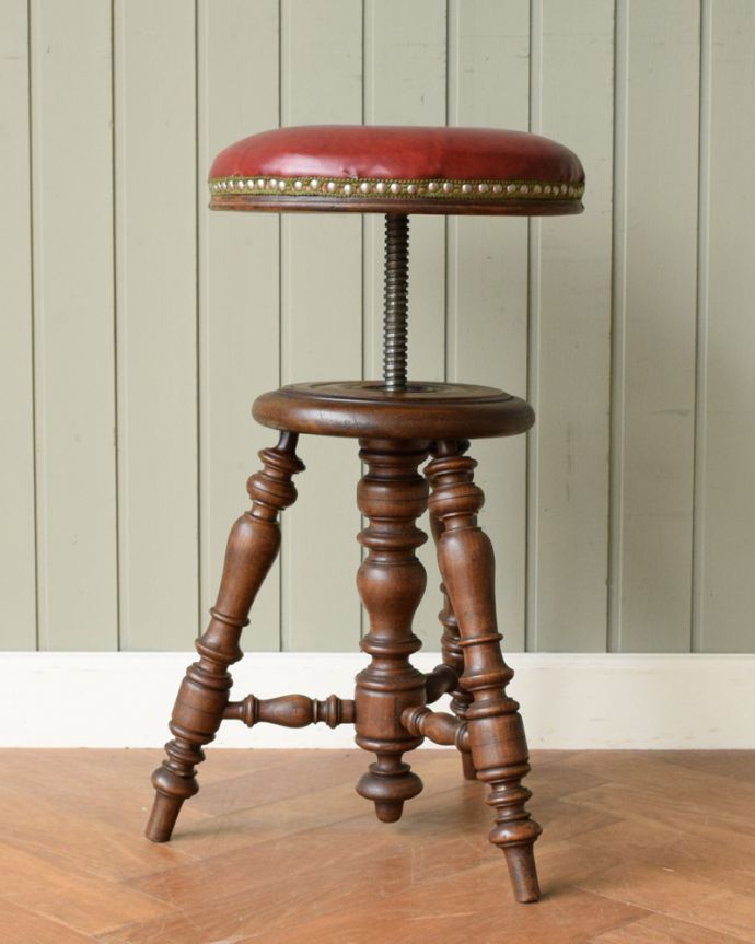 スツール・オットマン　アンティーク チェア　高さが変えられるフランス輸入のアンティークピアノスツール。高さが変わります座面をくるくると回転させるて高さの調整が出来ます。(m-635-c)