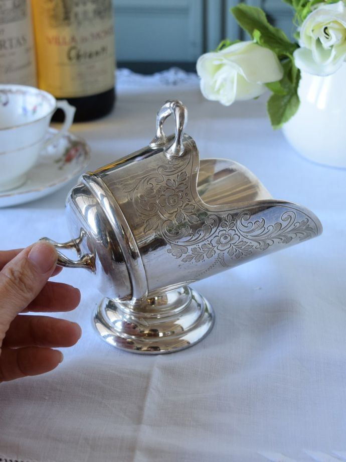 シュガークラフト 英国のアンティークのシルバー雑貨、お花模様の彫が豪華なシュガー