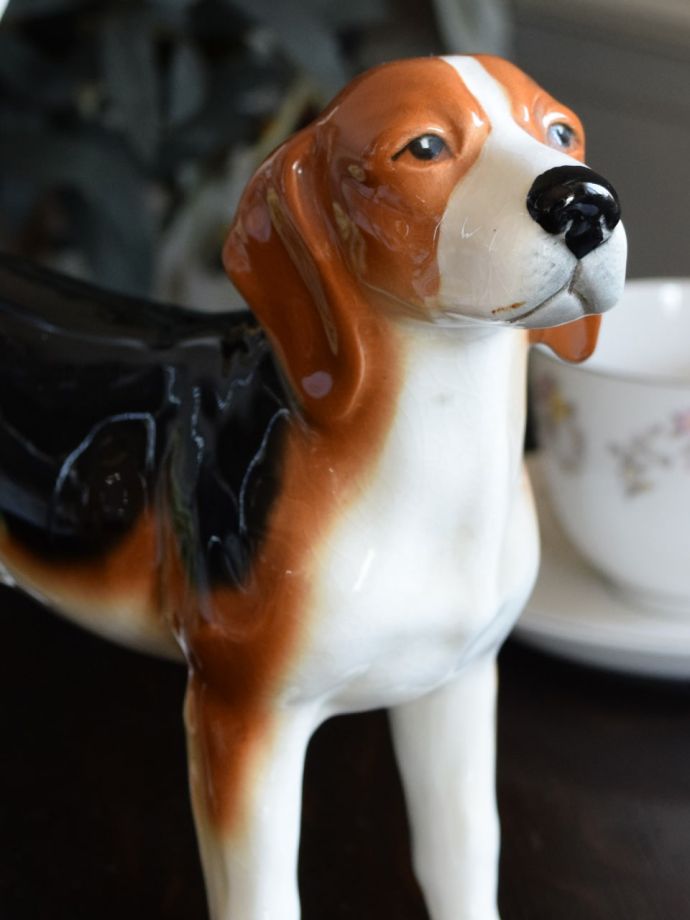 イギリスで見つけたアンティークのオブジェ、ビーグル犬の可愛い置物(m