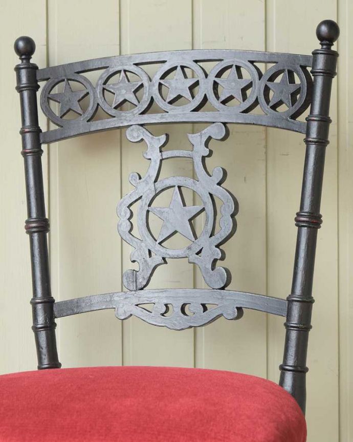 フランスの椅子らしい装飾