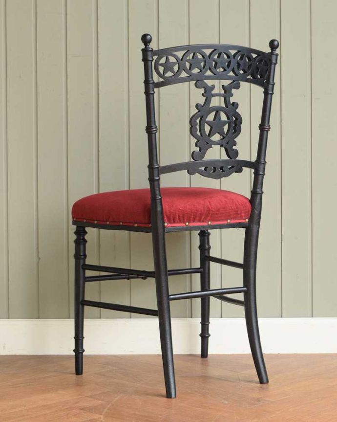 フランスアンティークの椅子の後ろ姿