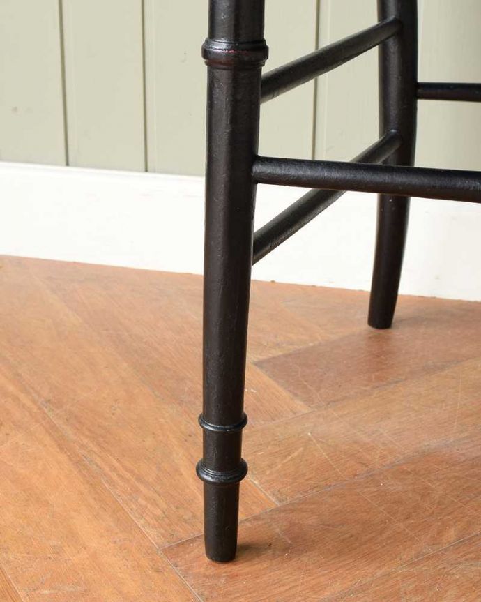 アンティークチェアの脚