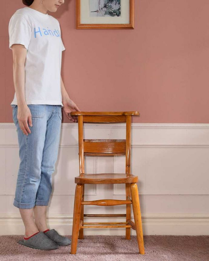 チャーチチェア　アンティーク チェア　教会で使われていたアンティーク椅子、聖書BOX付きのチャーチチェア。教会で使われていた椅子名前の通り、日曜日に礼拝に教会に来た人たちが座っていたチャーチチェア。(m-638-c)