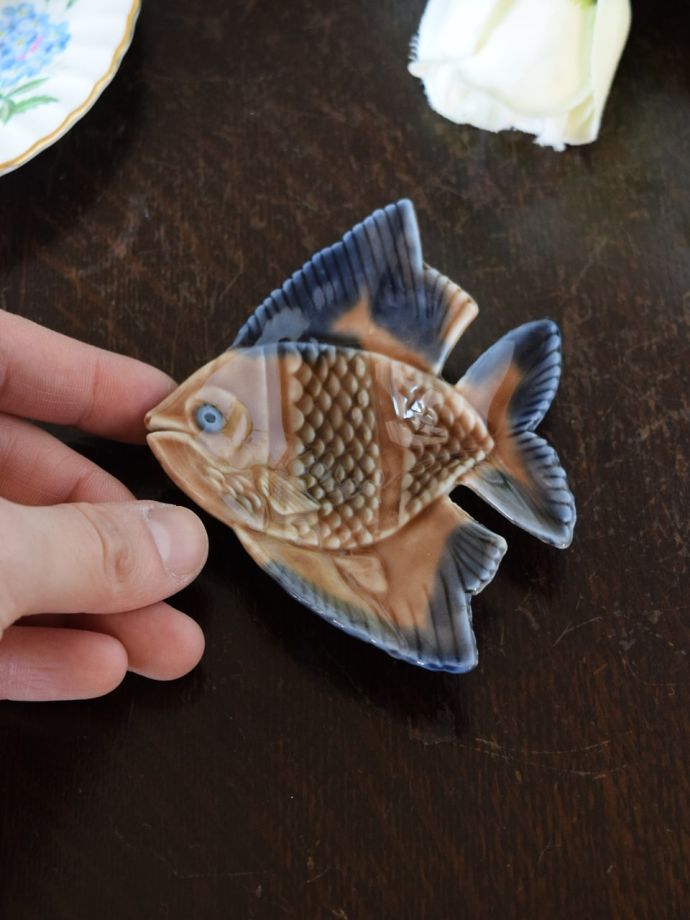 イギリスで見つけたビンテージ陶器、WADE社のフィッシュプレート