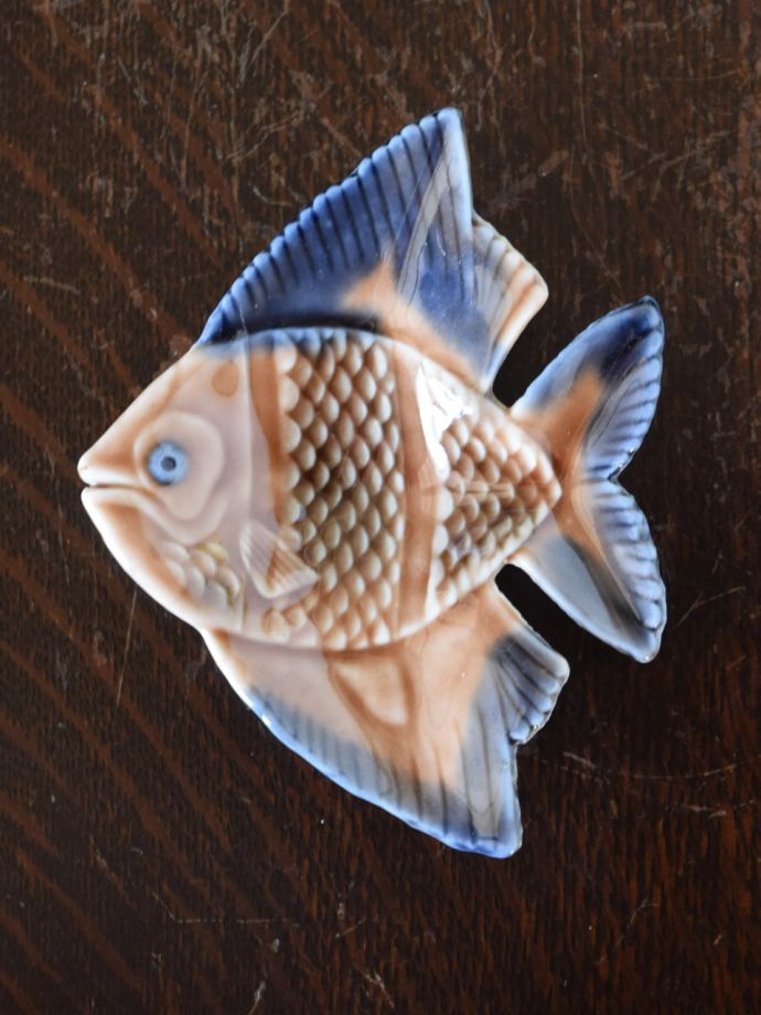 イギリスで見つけたビンテージ陶器、WADE社のフィッシュプレート