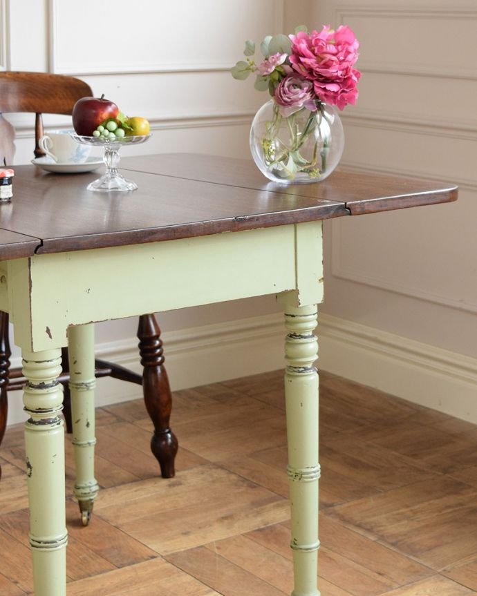 アンティークのテーブル　アンティーク家具　ミントグリーンのアンティークバタフライテーブル（キャスター付き）。ポコポコっとした可愛らしい脚のデザインアンティークらしい、ぬくもりあるやさしい脚のデザイン。(m-639-f)