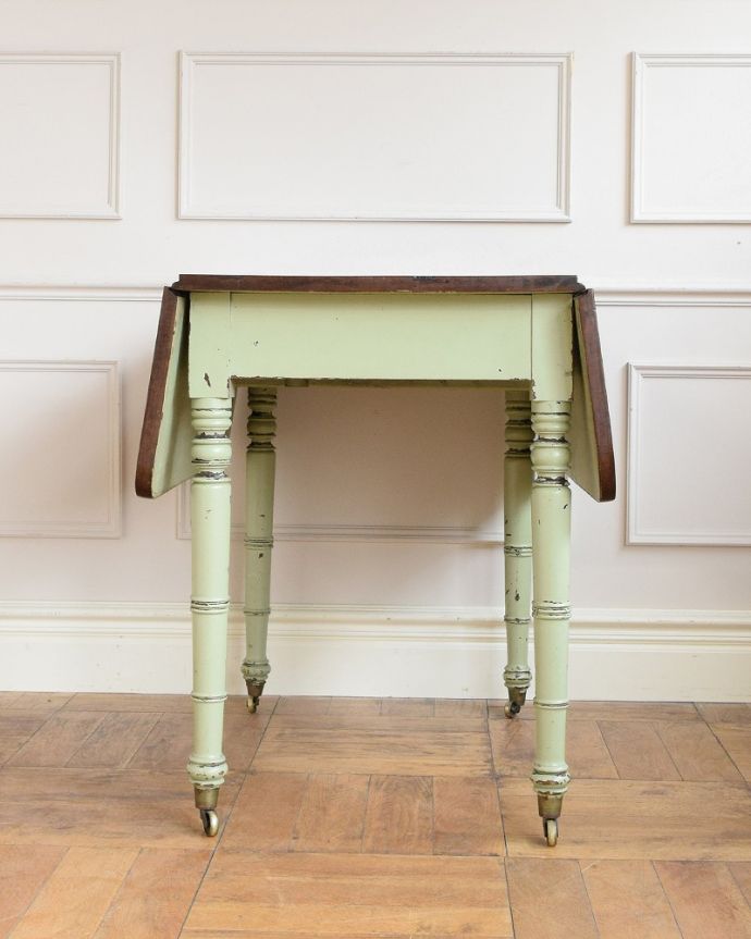 アンティークのテーブル　アンティーク家具　ミントグリーンのアンティークバタフライテーブル（キャスター付き）。横から見てみると･･･テーブルを横から見るとこんな感じ。(m-639-f)