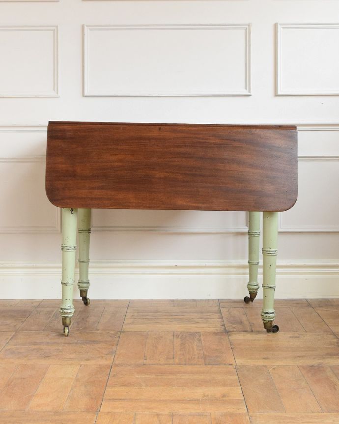 アンティークのテーブル　アンティーク家具　ミントグリーンのアンティークバタフライテーブル（キャスター付き）。壁にピタッ！閉じてしまえば壁にピタッと付けて使える家具。(m-639-f)