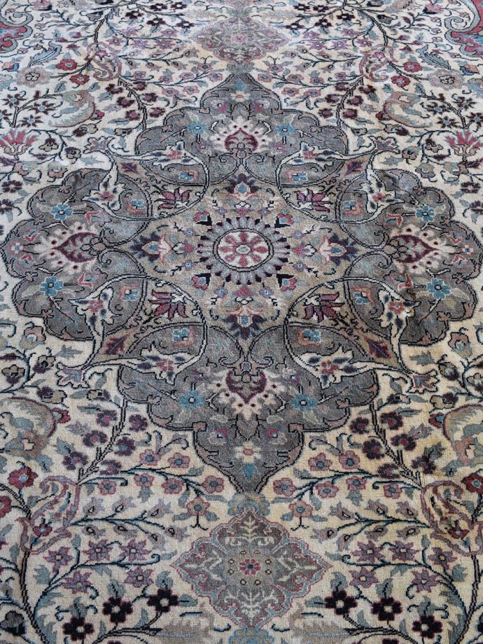 1点もののビンテージ絨毯