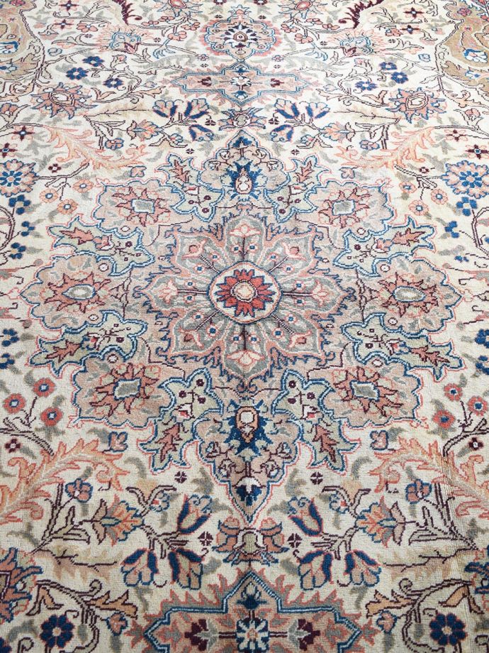 1点もののビンテージ絨毯