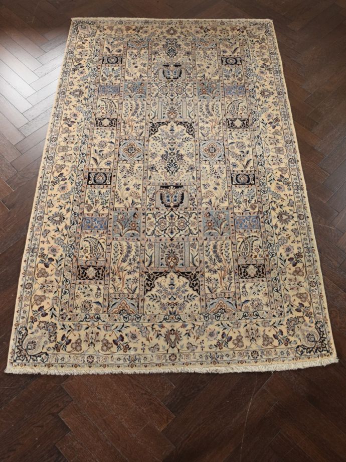 ビンテージのオールドペルシャ、繊細で美しいナインのペルシャ絨毯(m