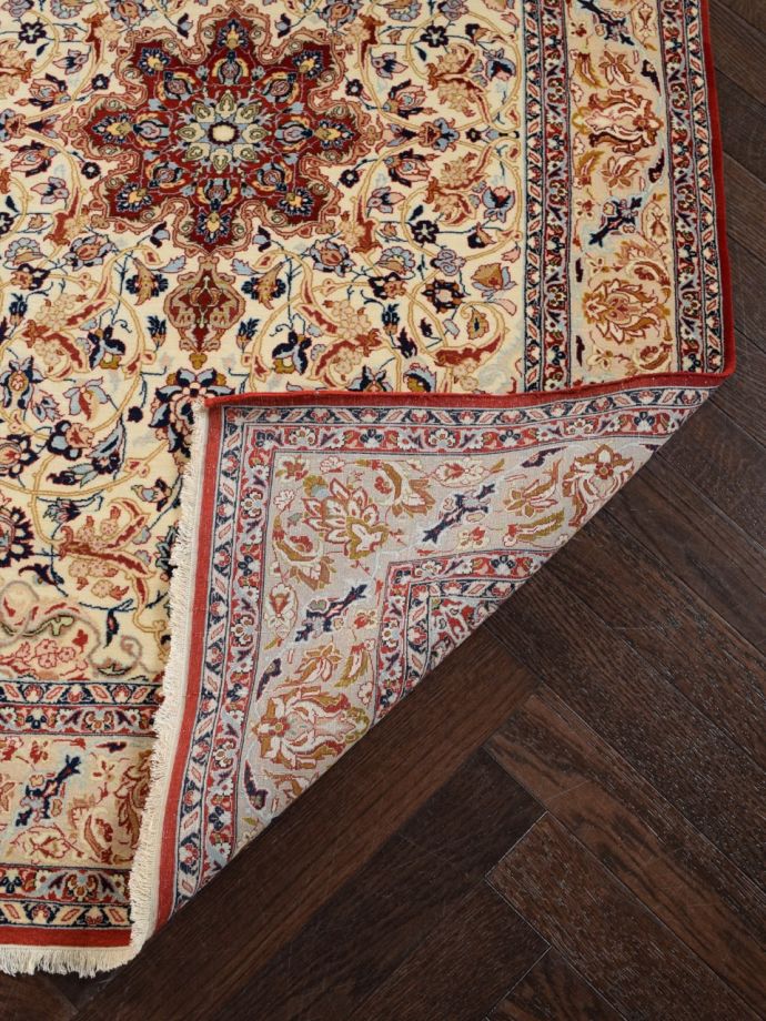 トライバルラグの裏面