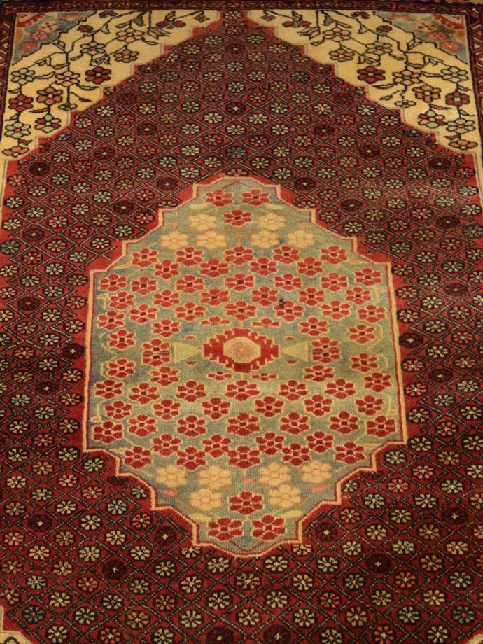 1点もののビンテージ絨毯