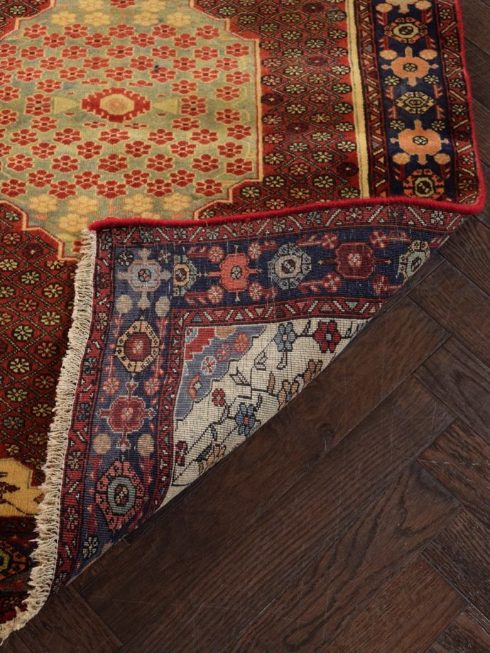 トライバルラグの裏面