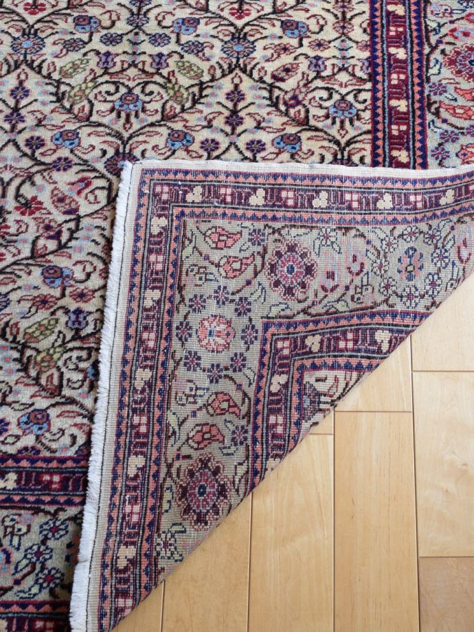 トライバルラグの裏面