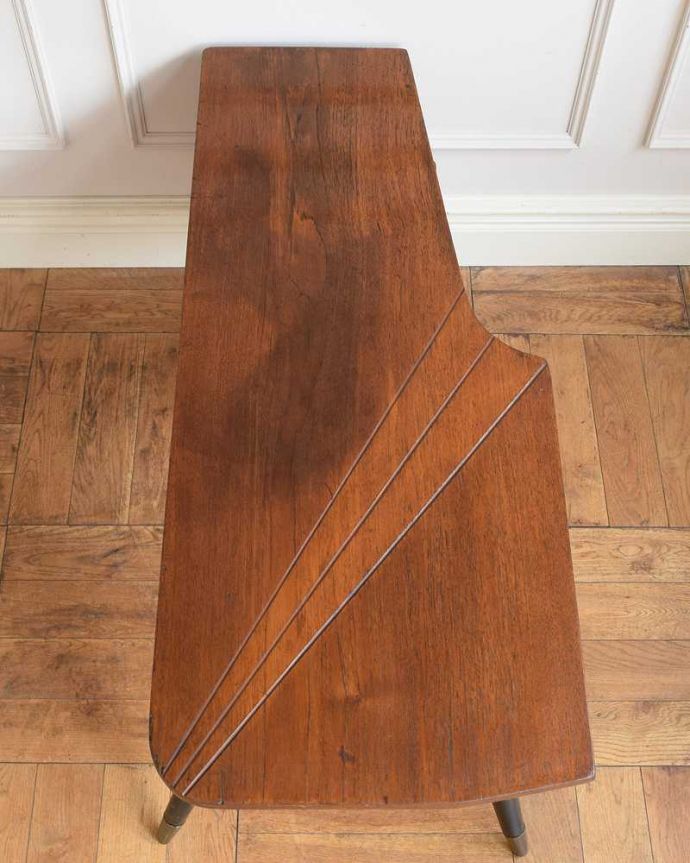 アンティーク家具 ヴィンテージの北欧家具、脚がスタイリッシュなBOX付きコーヒーテーブル。上から見るとこんな感じ。(m-640-f)