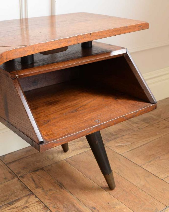 アンティーク家具 ヴィンテージの北欧家具、脚がスタイリッシュなBOX付きコーヒーテーブル。ボックスの中も、何を入れてもＯＫです。(m-640-f)