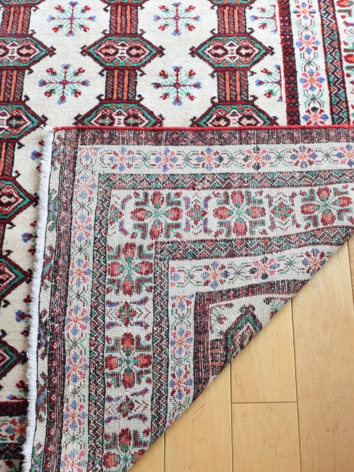 トライバルラグの裏面