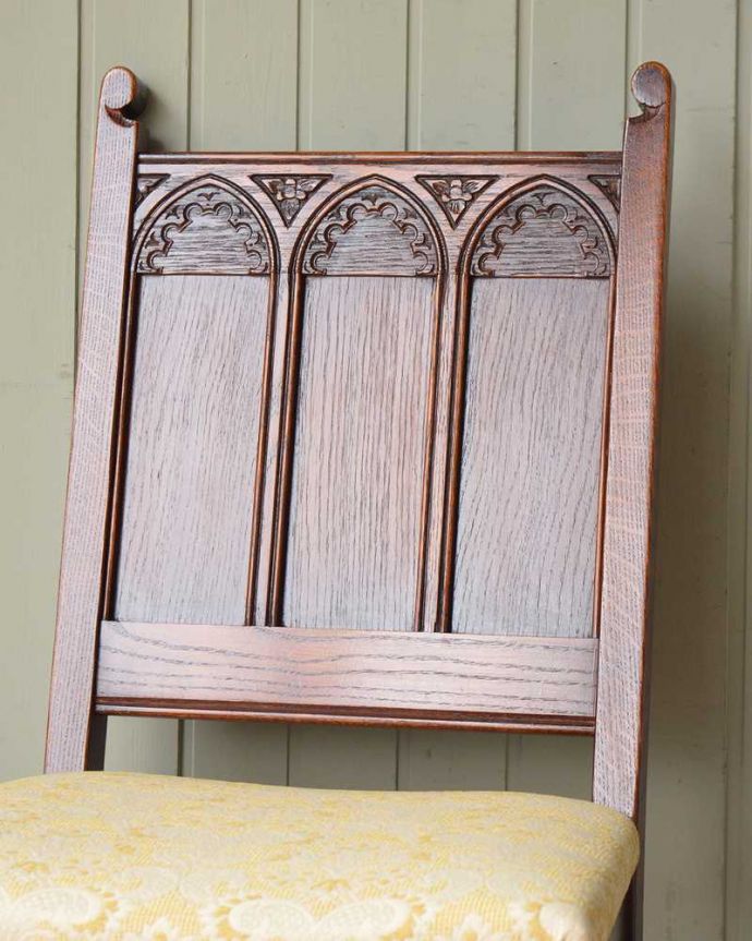 アンティークらしい美しい椅子