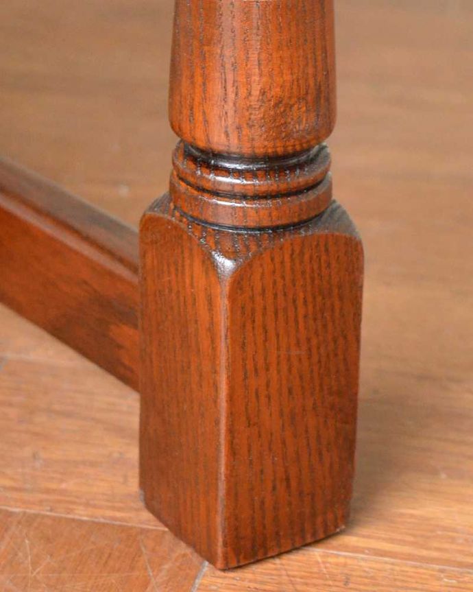 アンティークチェアの脚