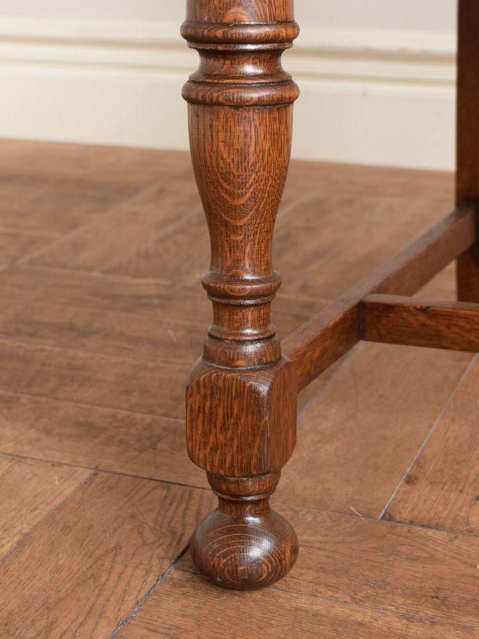 アンティークチェアの脚