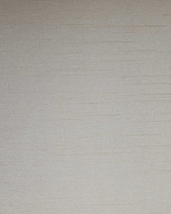 アンティークのキャビネット アンティーク家具 イギリスから到着したアンティーク家具、木目の美しさが際立つガラスキャビネット。新しい生地で張り替えましたキャビネットの表情に合わせて新しい背板の生地を選びました。(m-644-f)