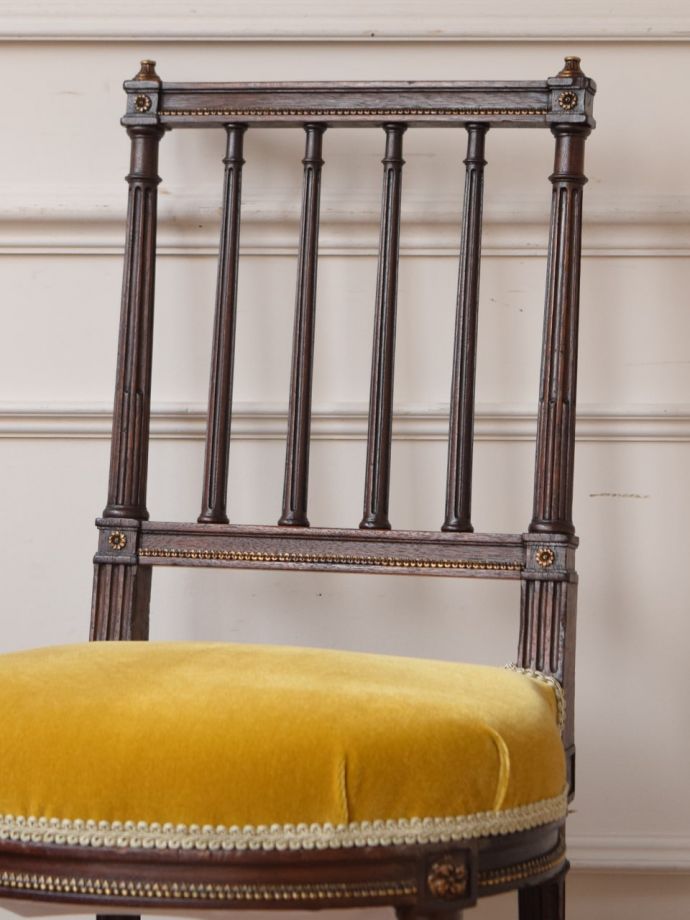 フランスの椅子らしい装飾