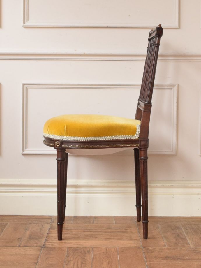 ナポレオンチェアの側面