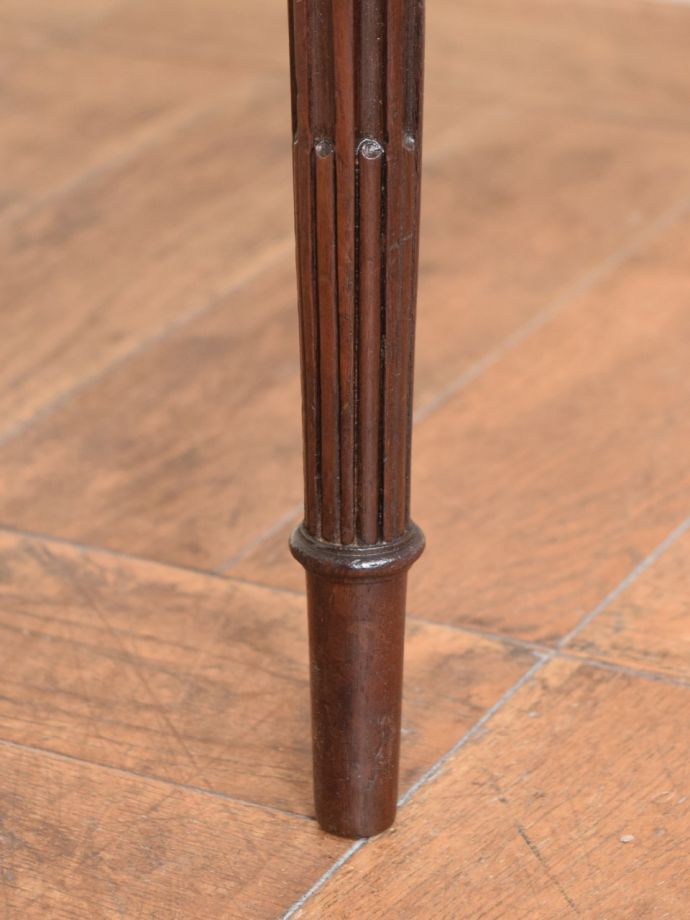 アンティークチェアの脚