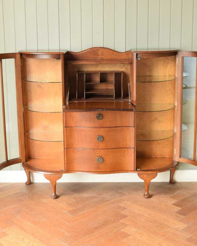 ビューロー　アンティーク家具　本棚とデスクが一つになったイギリスのアンティークサイドバイサイド。扉を開けてみると･･･専門の職人がしっかり修復したので、扉の中もこんな感じでキレイです。(m-645-f)