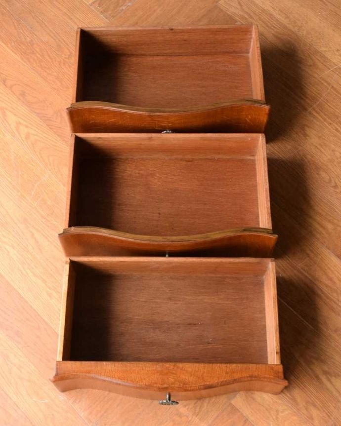 ビューロー　アンティーク家具　本棚とデスクが一つになったイギリスのアンティークサイドバイサイド。もちろん引き出しの中もキレイに仕上げました引き出しの中は特にこだわって修復している場所。(m-645-f)