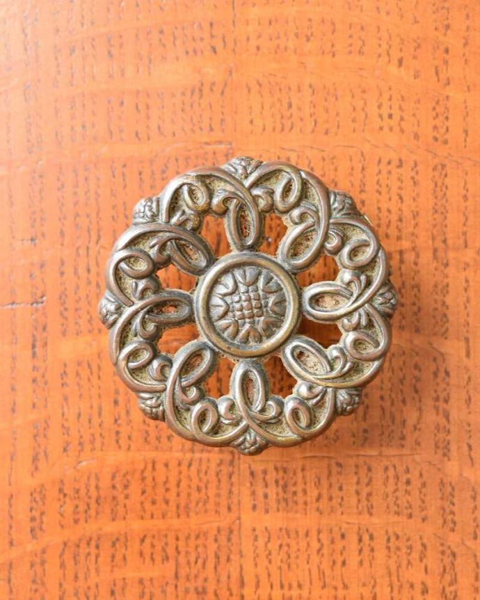 ビューロー　アンティーク家具　本棚とデスクが一つになったイギリスのアンティークサイドバイサイド。開けるたびに、ワクワク･･･ 引き出しの取っ手を持って開ける度にまるで宝箱を開ける気分です。(m-645-f)