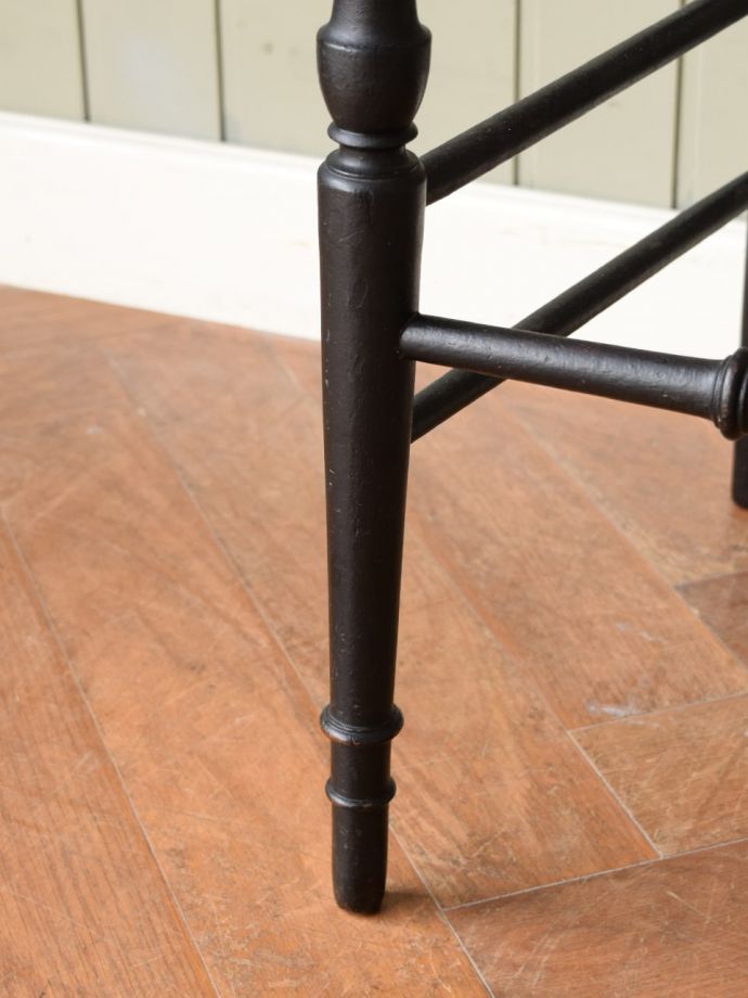 アンティークチェアの脚