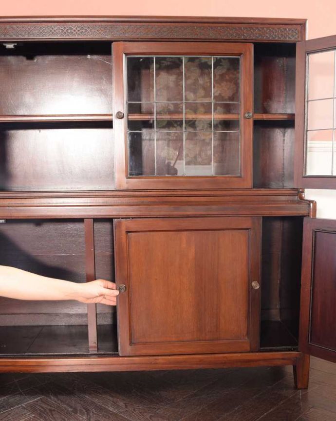 アンティークのキャビネット　アンティーク家具　重ねて積み上げるスタッキングブックケース、英国輸入のアンティークキャビネット 。真ん中だけ引き戸タイプです扉は日本人の私たち向けに引き戸。(m-646-f)