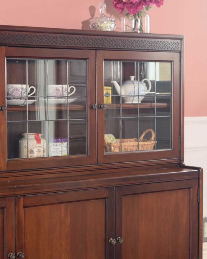 アンティークのキャビネット　アンティーク家具　重ねて積み上げるスタッキングブックケース、英国輸入のアンティークキャビネット 。まずはステンドグラスを楽しみましょう現代のように機械が発達していない時代に作られたステンドグラス。(m-646-f)